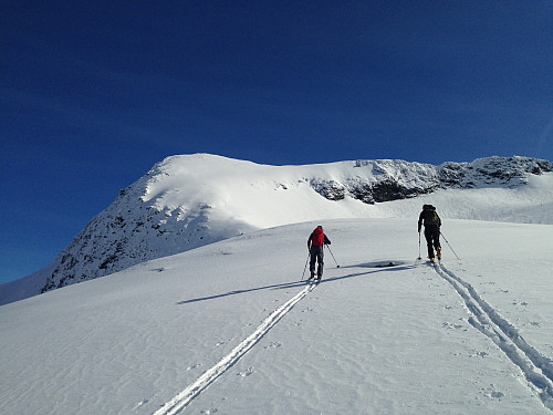 Stabben (1018 moh) er namnet som er brukt om fjellet rett fram.  På kartet står det nemnt "Hyrningane" som er lite brukt i daglegtale, men som viser til heile fjellrekka frå Stabben til Blåfjellet lenger framme på fjellrekka.