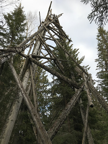 Vaklevorent tårn på toppen av Gardberget