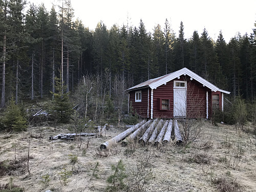 Fisketjennskoia en kald vårmorgen i mai. Dette er et godt utgangspunkt for tur til Bronkeberget
