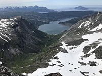 Utsikt fra toppen ned i Breidvikdalen