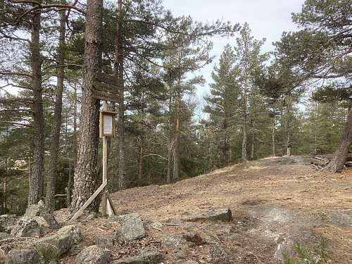 Løken varde blir stadig mer tilgjengelig etterhvert som Løkenåsen blir utbygget