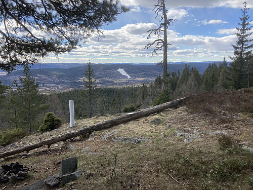 Nydelig utsiktspunkt SØ for toppen av Brunkollen.