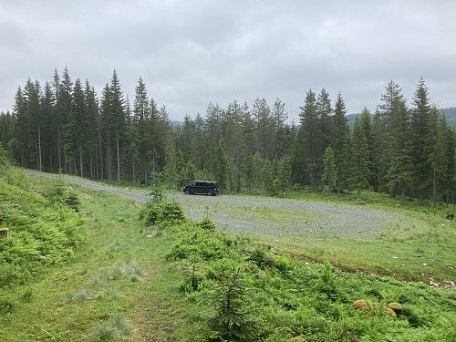 Stikkveien ender opp i en snuplass vest for Bergsjøen
