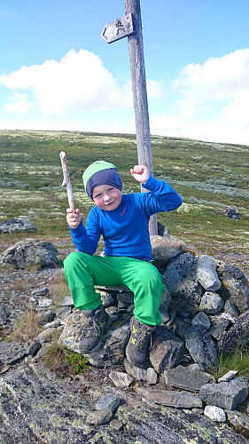 Eirik løp foran oss på alle vardene pga lovnad om smågodt!