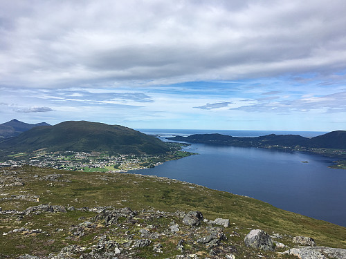 Utsikt mot Glansbøgda Eide fra Seterfjellet. Dette er en topp som er lett å gå på og som gir fin utsikt