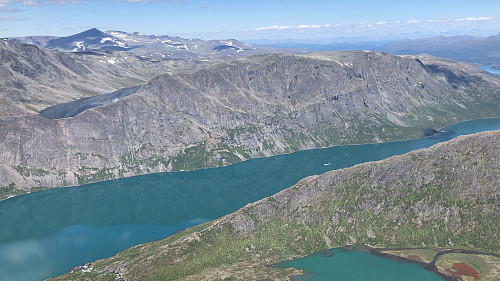 Øvre Leirungen, Knutshøe, Gjende, Besseggen, Bessvatnet og Nautgardstinden bak