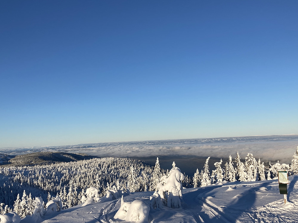 Tåka ligger nede over Mjøsa