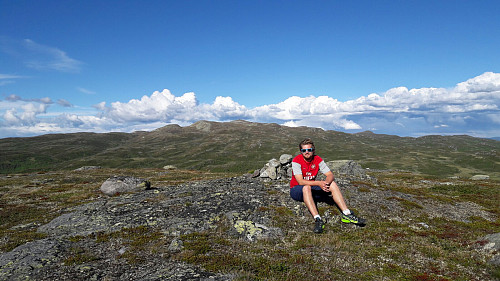 På toppen av Bjørnehalli med Spåtind i bakgrunnen