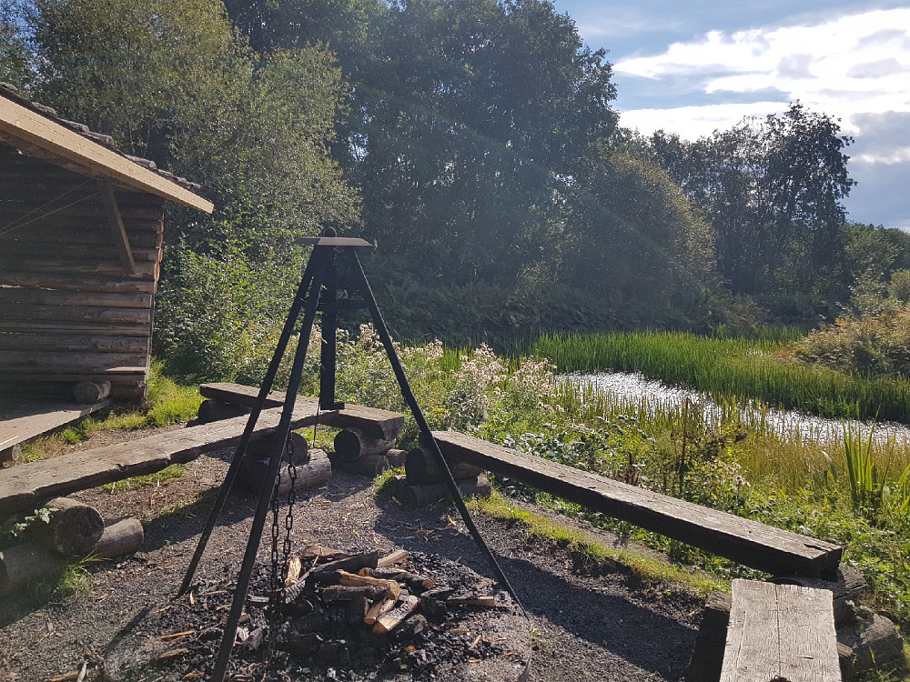 Flotte sitteplasser langs stien
