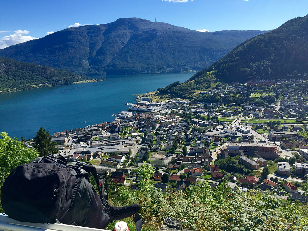 Utsikt over "bygda mi", Sogndal, på vei mot Åberge.