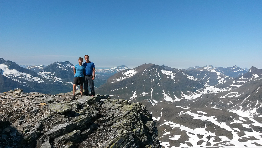 Tromsdalstind i bakgrunnen