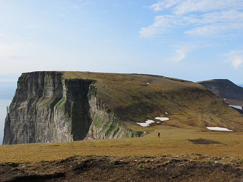 Utsikt mot Hambergfjellet fra toppen av fuglefjellet