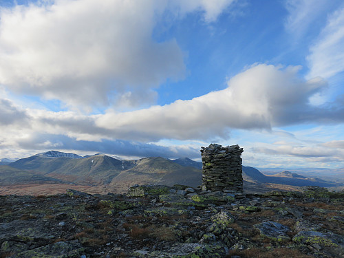 Kjempefin utsikt mot de høye fjell i Rondane