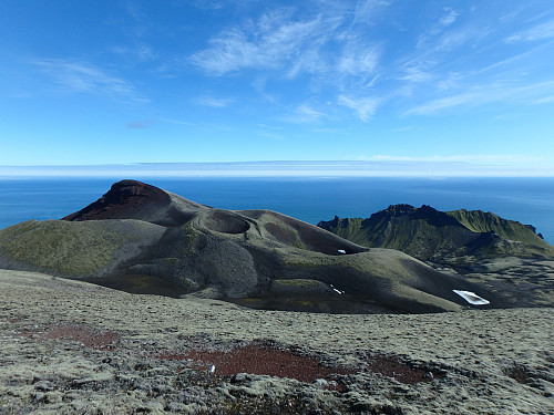 Utsikt fra Midtfjellet mot Borga og Schiertzegga