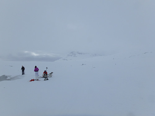 Tromsdalstinden sett fra Skarvassbu, gjemte seg godt i skyene