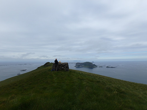 Utsikt nordover fra toppen mot Røstlandet og Vedøya