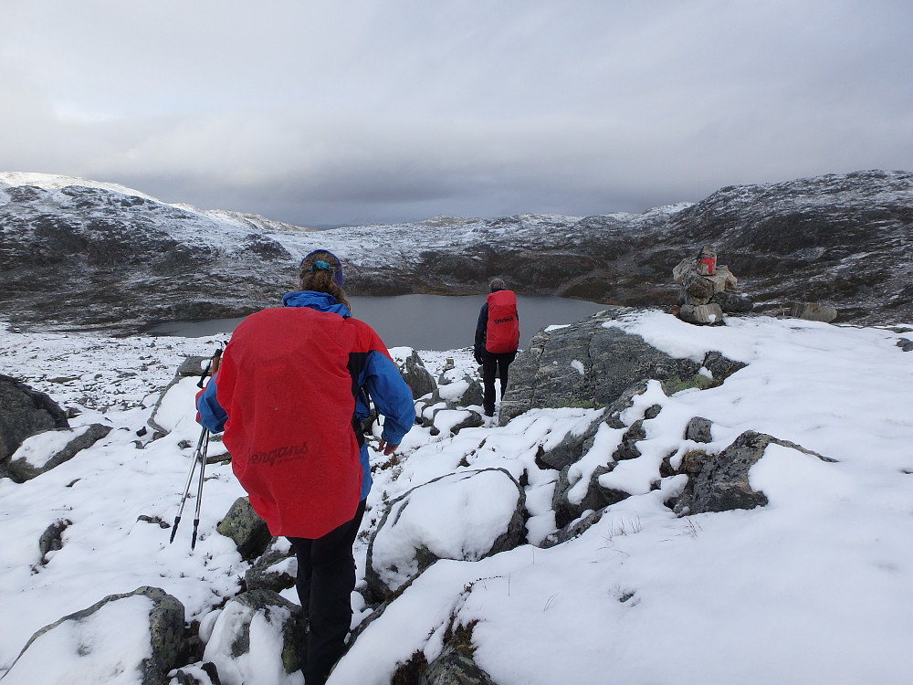 Nordover fra Simavikeidet. Steinur dekket av snø 