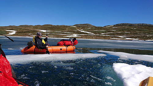 Is og issørpe som må forseres i Litlosvannet
