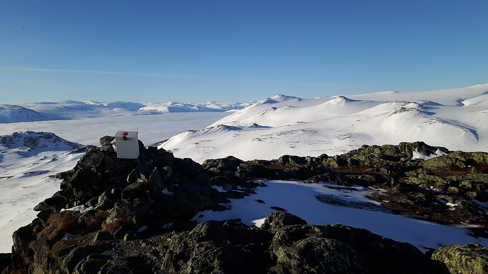Godt og varmt i solen over skodden