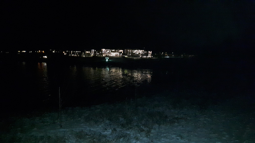 Fra Ladestien mot Rotvoll. Litt snø på stien lyste opp