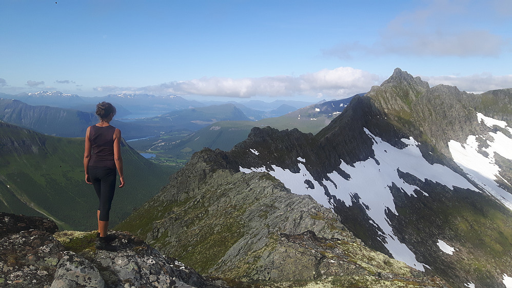 Spent men klar for traversen. Betryggende med tau i sekken som ikke ble brukt.