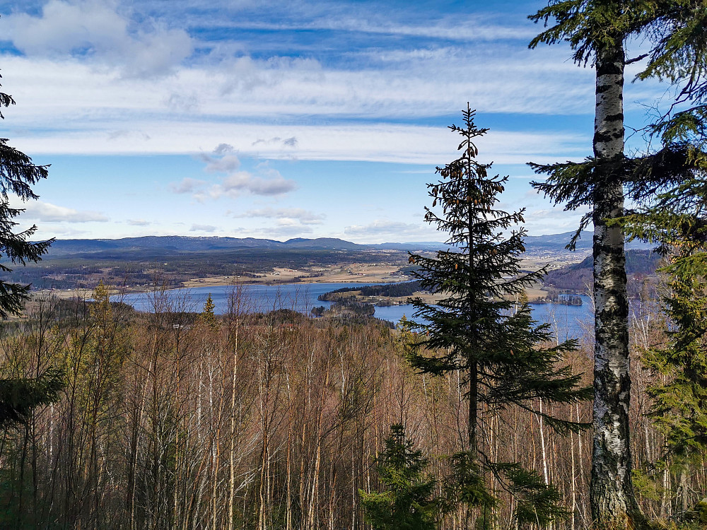 Utsikt mot Fiskumvannet og Eikeren