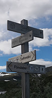 Mange veier å velge fra Eidsbugarden. Til Slettmarkkampen/-piggen velg retning Torfinnsbu.