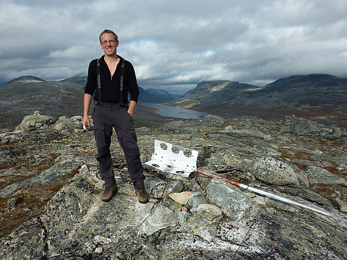 Utsikt nordover dalen med Storvatnet og anleggsveien som ble laget for Mardølautbyggingen på 70-tallet.