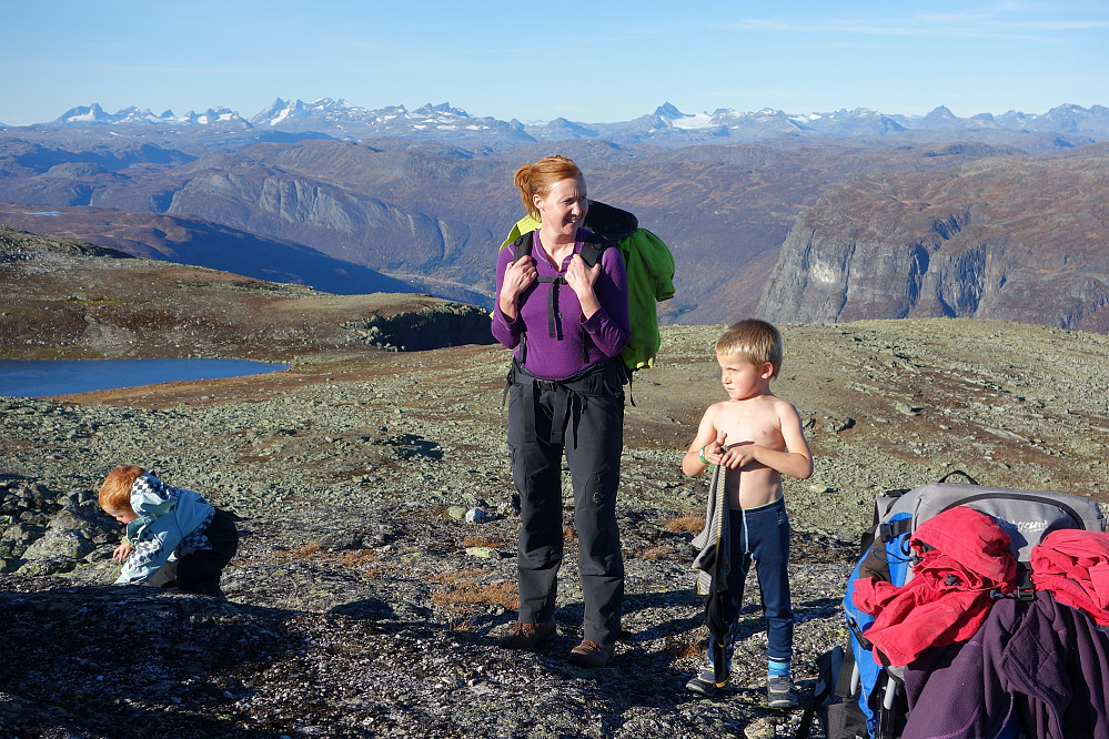 På toppen med fantastisk utsikt mot Jotunheimen