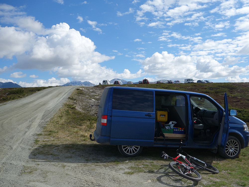Parkering ca 2 km før Spranget.