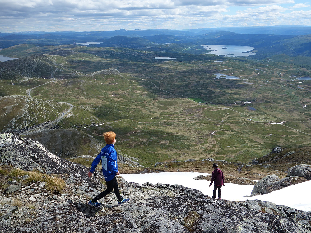  Ned igjen gikk vi sammen med Linn Therese og Julia.