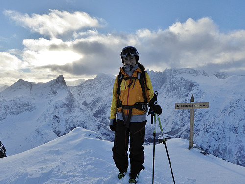 Toppen av Blånebba med Trollveggen i bakgrunn