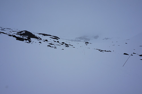 Skodda hang tungt nedover fjellsidene.