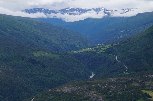 Mot Sunndalen