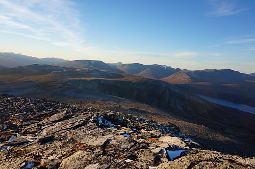 Kommet opp på Storhornet og ser tilbake til Snydda som var den første toppen jeg besøkte i dag.