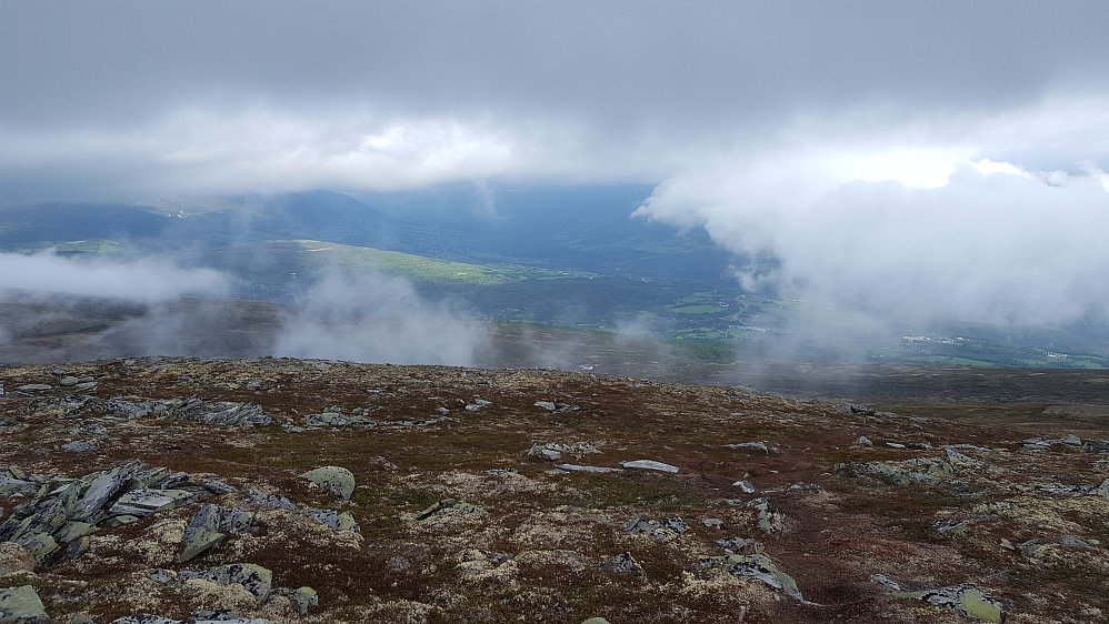 God tempratur men skodda henger tungt over Oppdal.