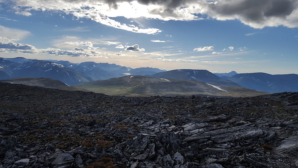 Her innover til Storlidalen min barndoms dal og Innerdalstårnet var godt synlig.