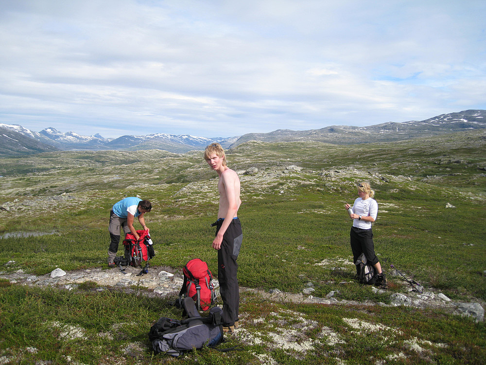 Torill, Siv og Roar Andre`.