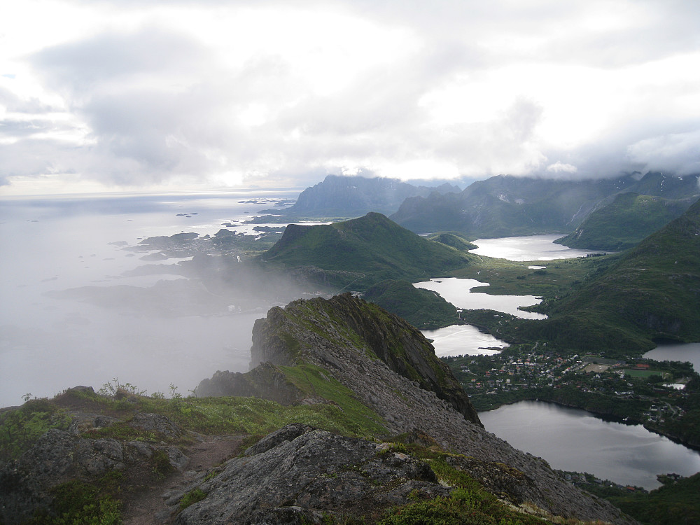 Litt utsikt fikk vi på toppen av Fløya.