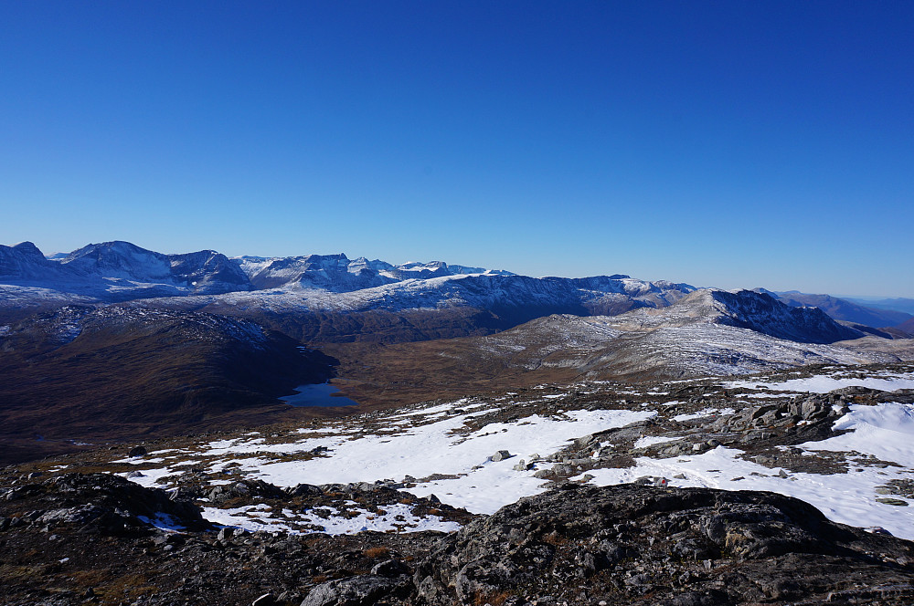 Tohatten til høyre.