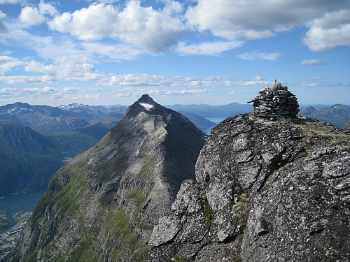 Furunebba 1516 moh. med Hovsnebba bak.