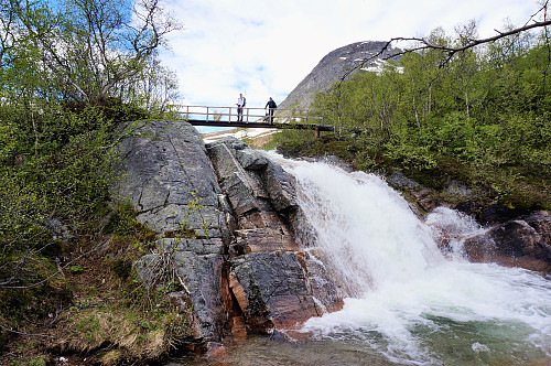 Mye fint skiføre som renner i strie strømma her.....