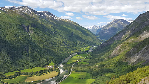 Ser nedover Sunndalen fra Gjørashaugen.