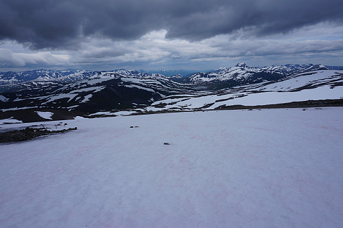 Lett å gå på snøen nedover mot Hyttdalen. 
