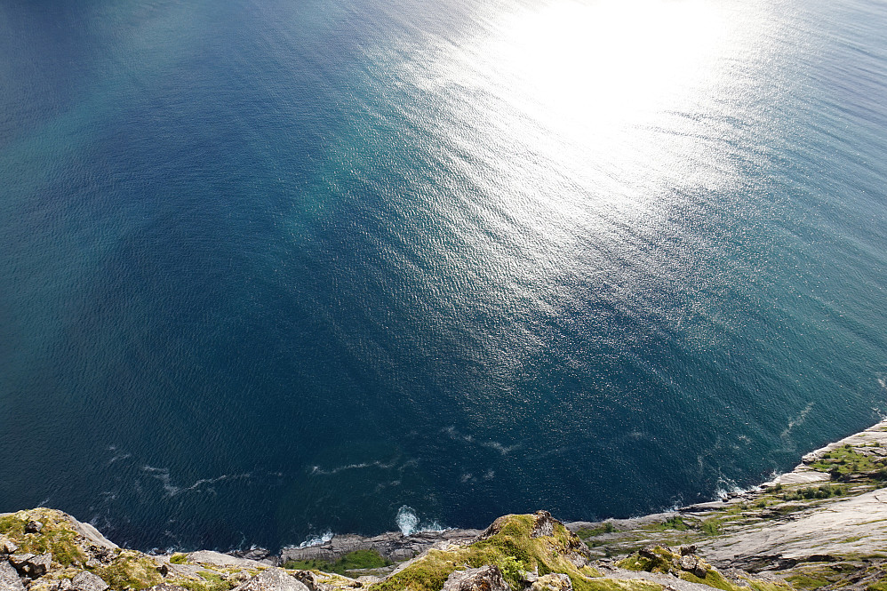 630 meter rett ned i havet.