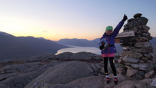 Aurora lett på tå.