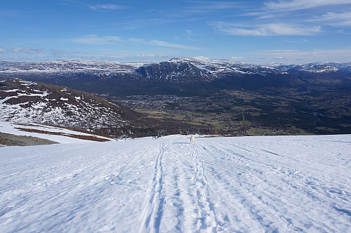Ser ned til Oppdal sentrum. 
 