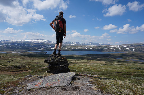 Egil skuer utover Orkelsjøen
