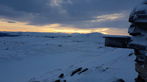 Ser solnedgangen over Snøhetta.