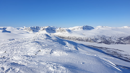  Nydelig dag og Trollheimen bader i sol.